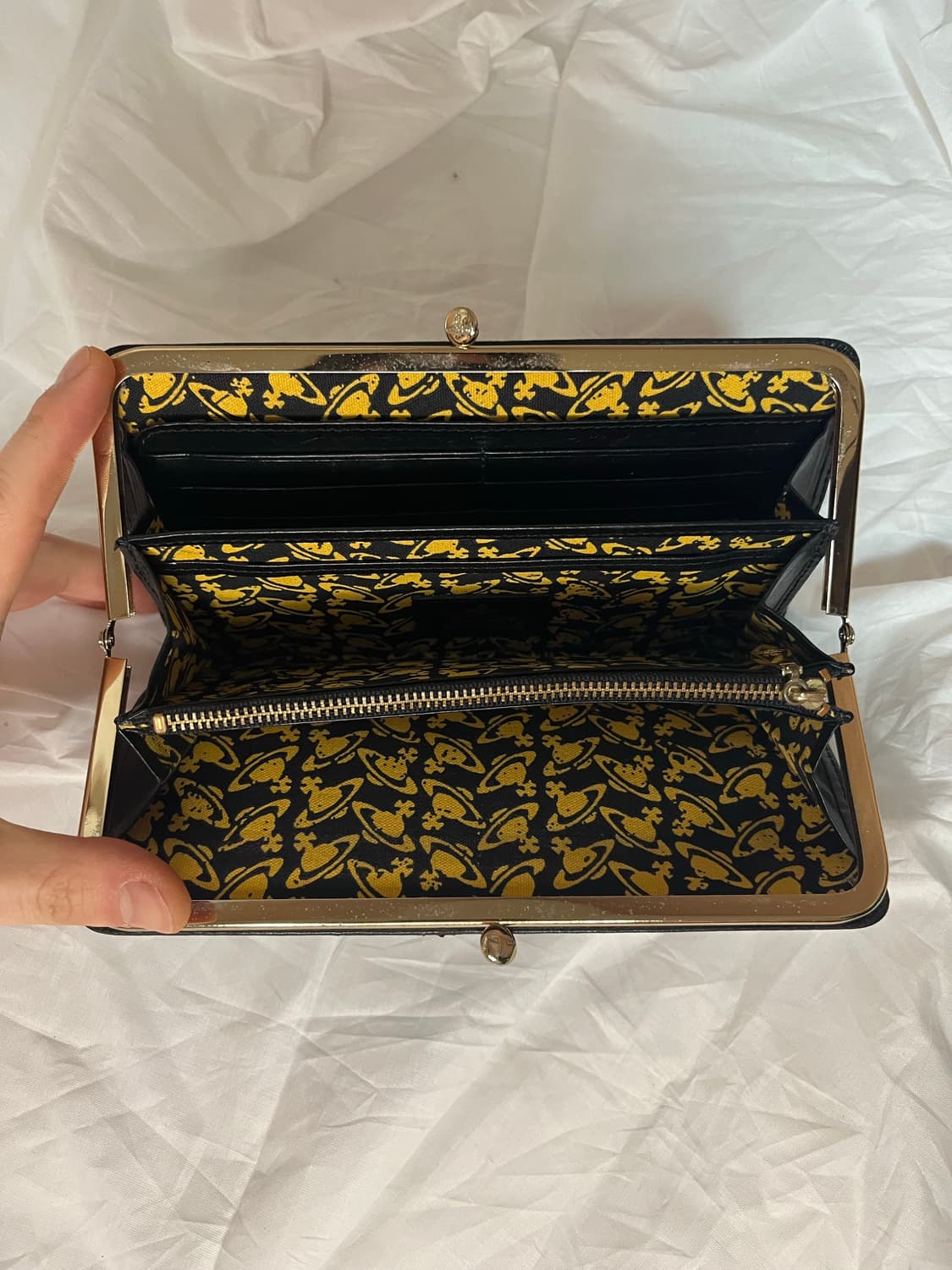 비비안웨스트우드 오브 프레임 키스락 장지갑 상품이미지5