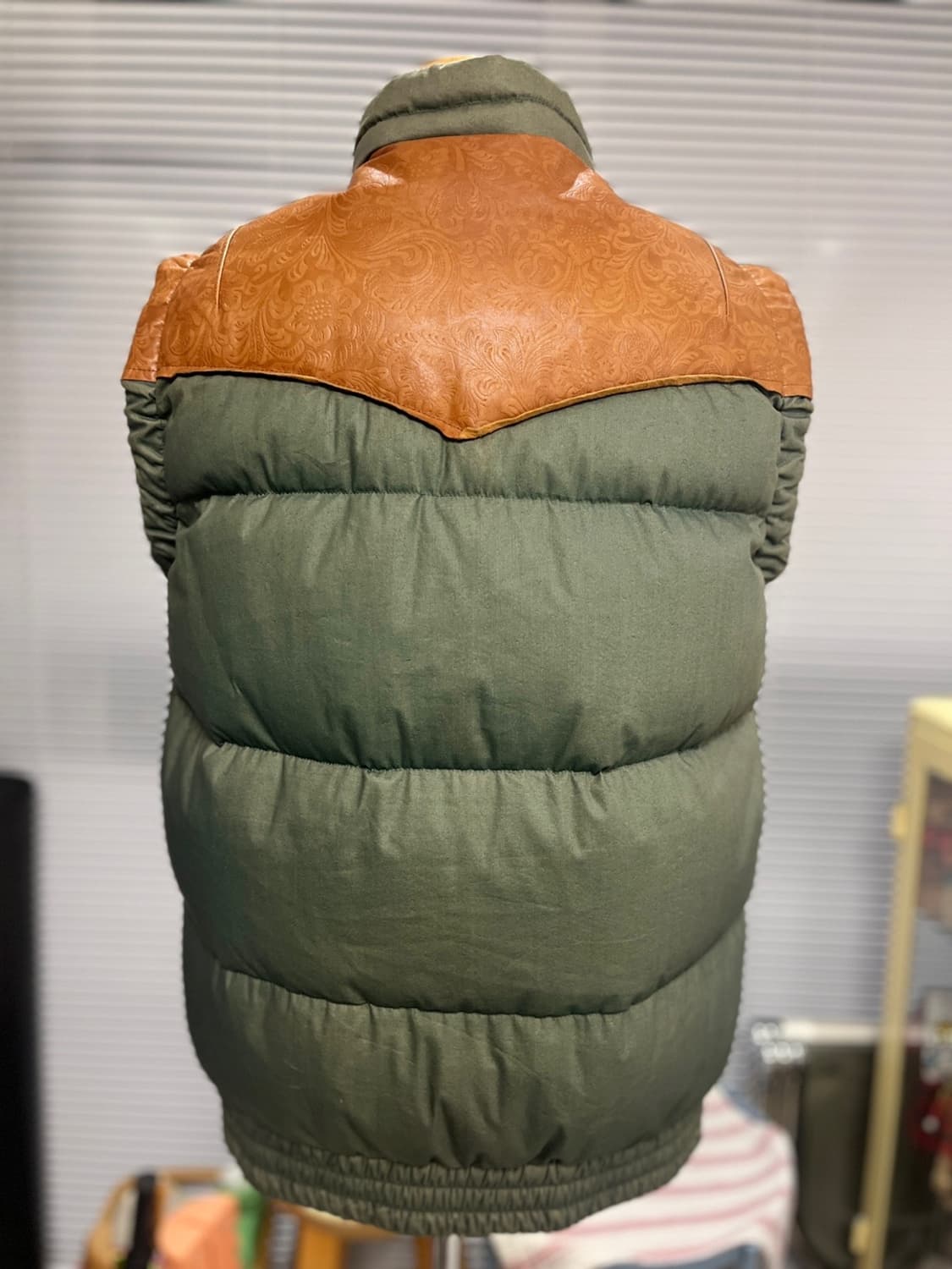 비즈빔 레더믹스 패딩 조끼 4 올드비즈빔 상품이미지2