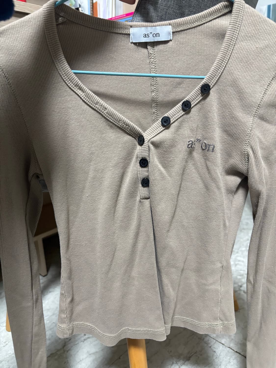 애즈온 버튼티 브라운 상품이미지2