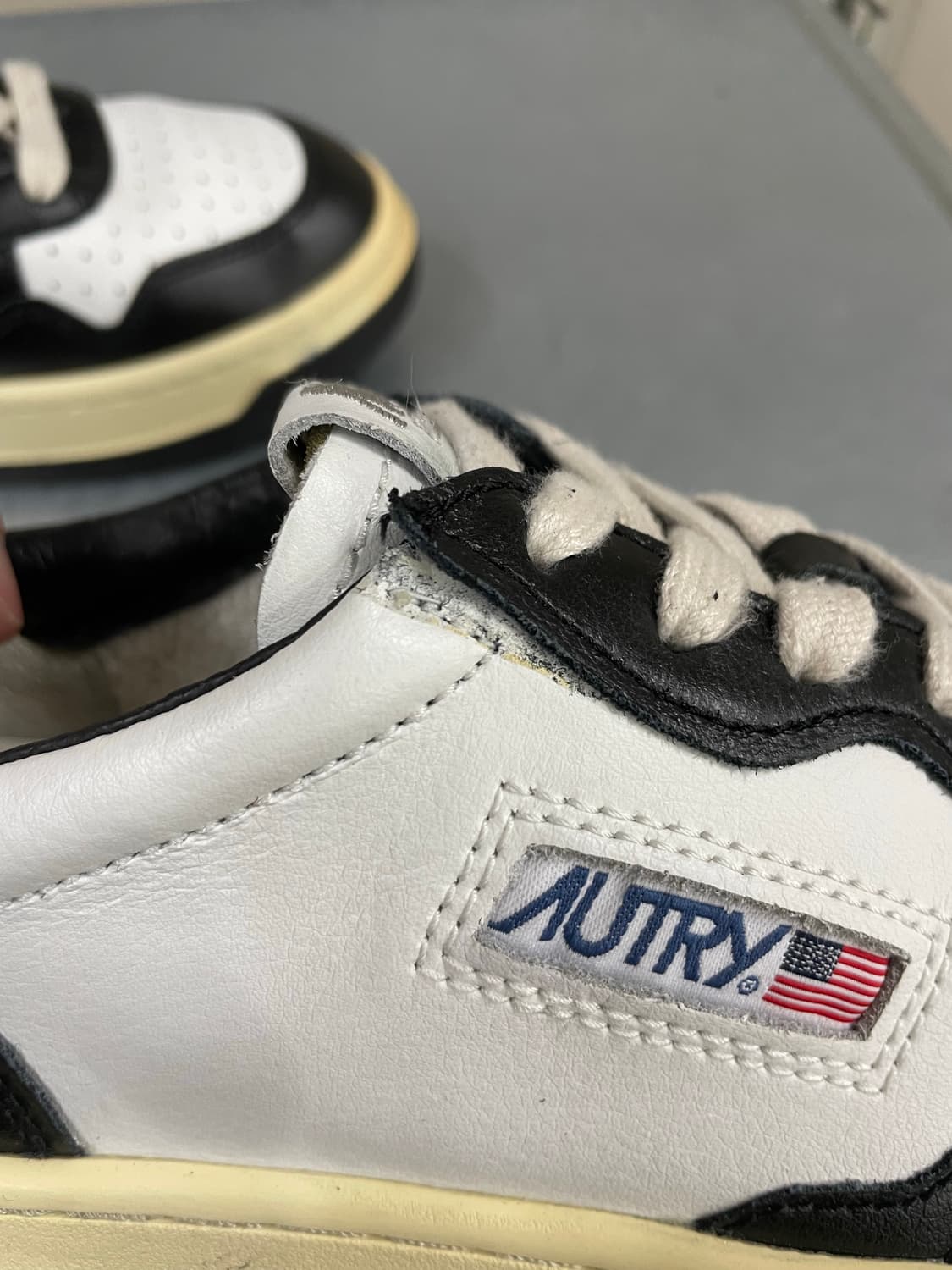 오트리 메달리스트 로우 블랙 40 상품이미지7