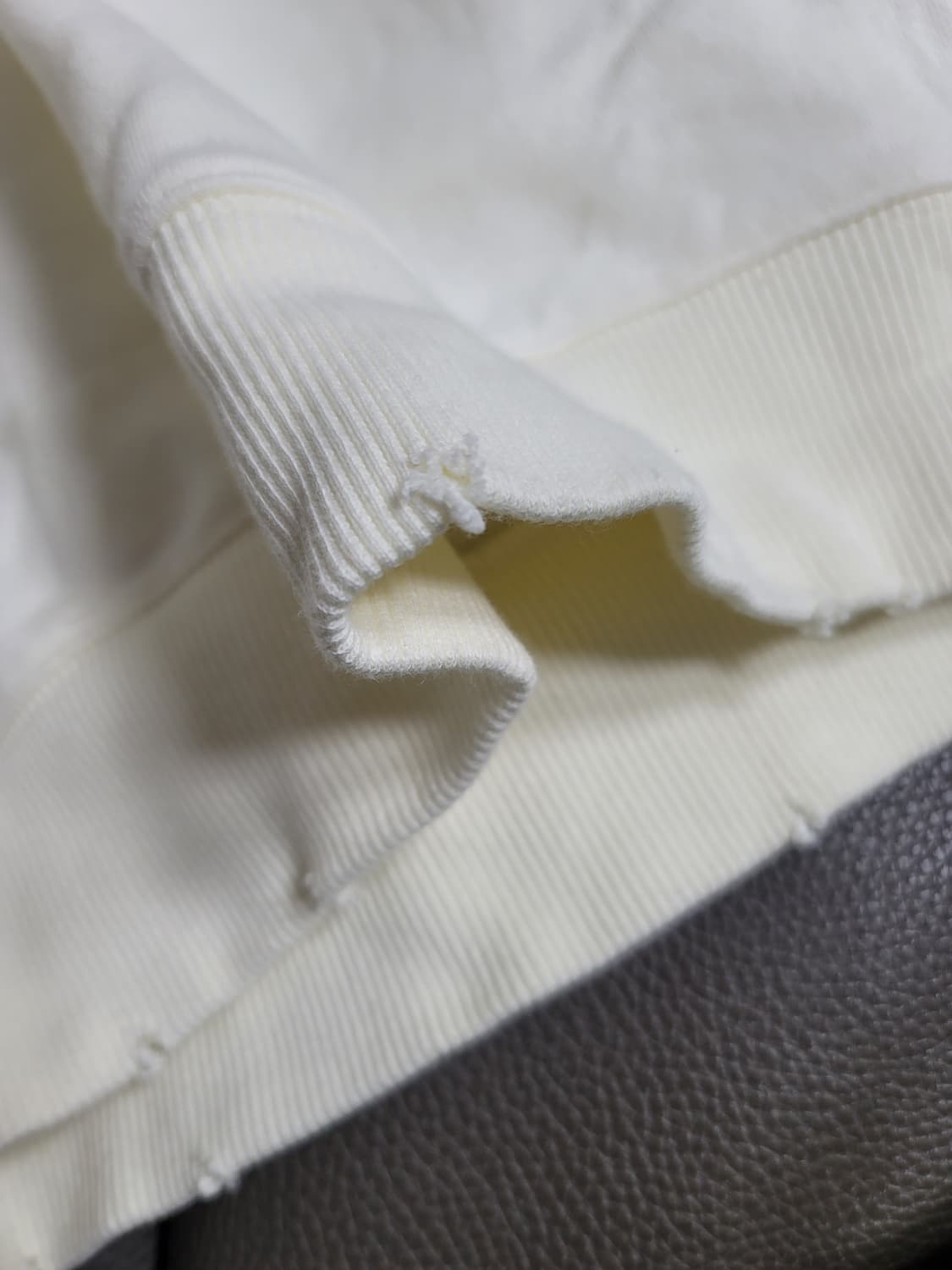 인스턴트펑크 데미지드 맨투맨 4사이즈 상태극상

남성 105정도 됩니다  상품이미지4