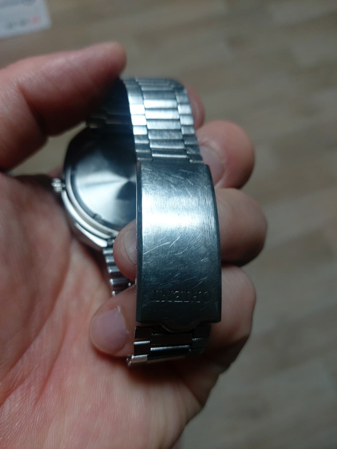 레드 다이얼이 인상적인 FERO 빈티지 시계 상품이미지3