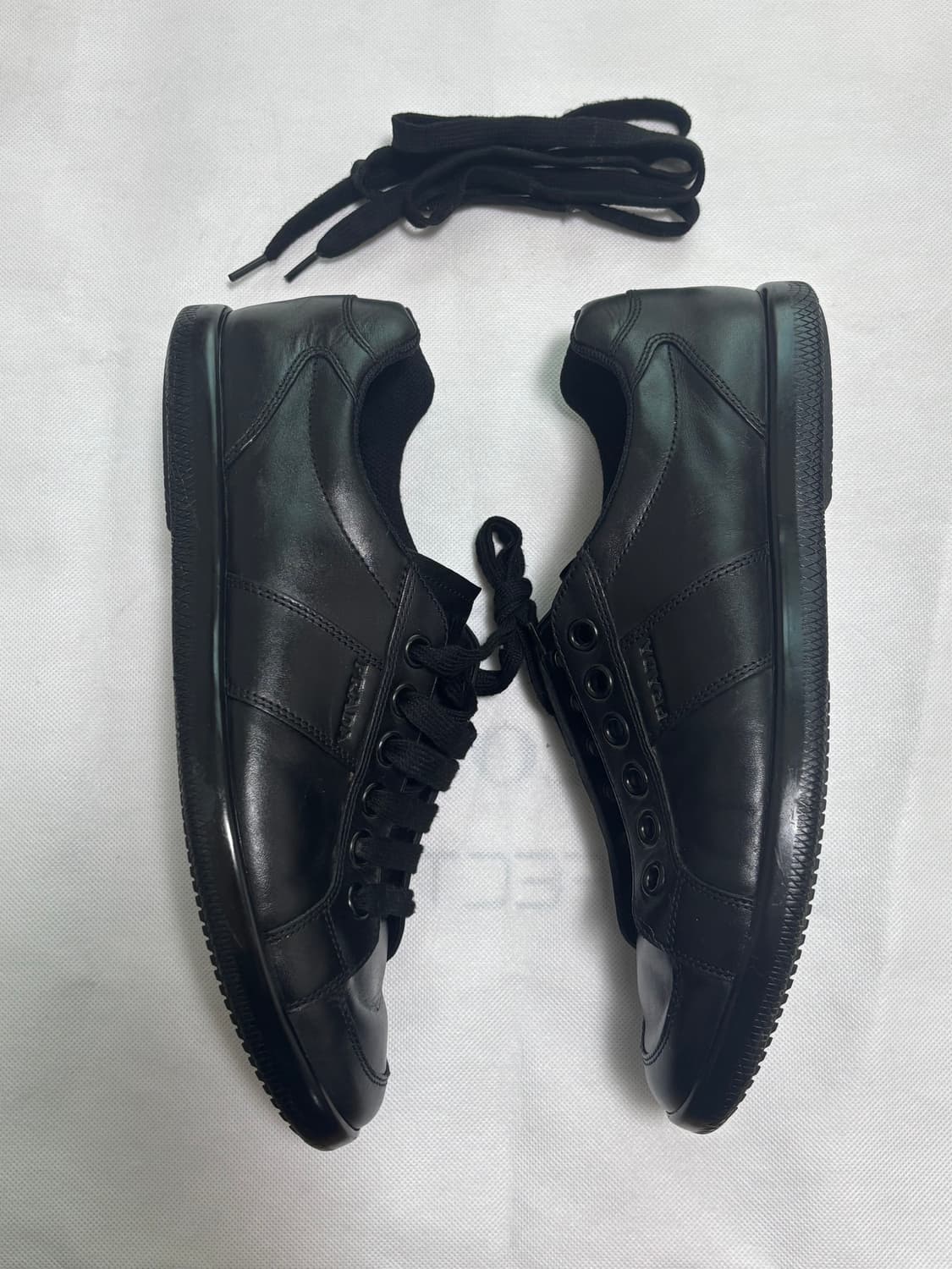 프라다 레더 스니커즈 블랙 7사이즈 상품이미지3