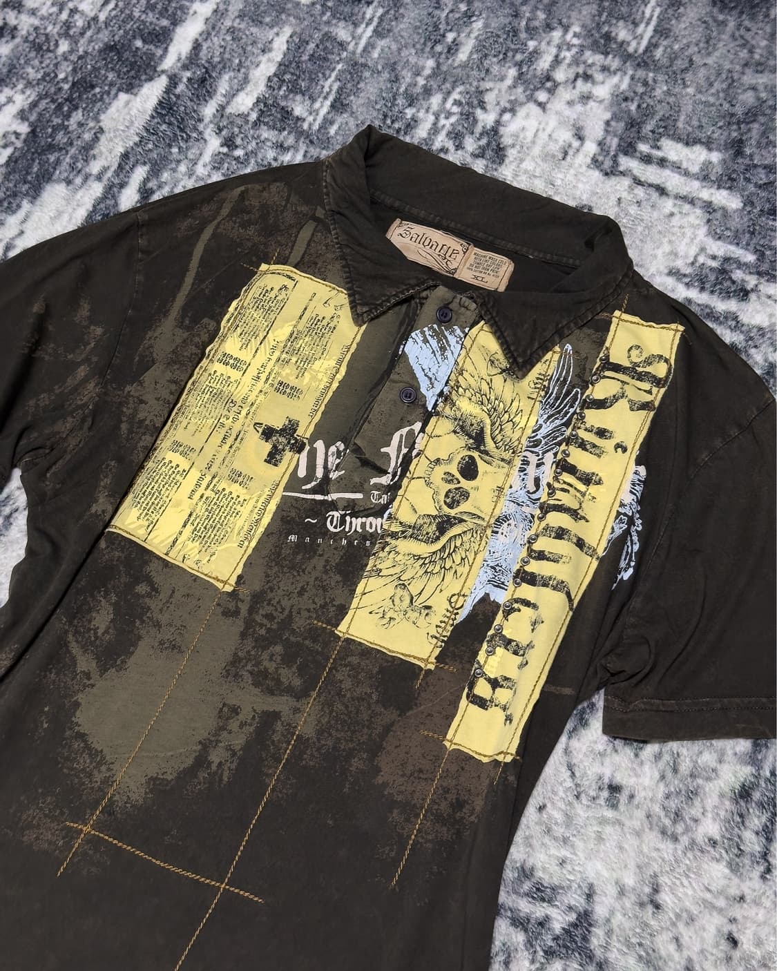 {SALVAGE} Gothic Graphic Henley Neck Tee 상품이미지5
