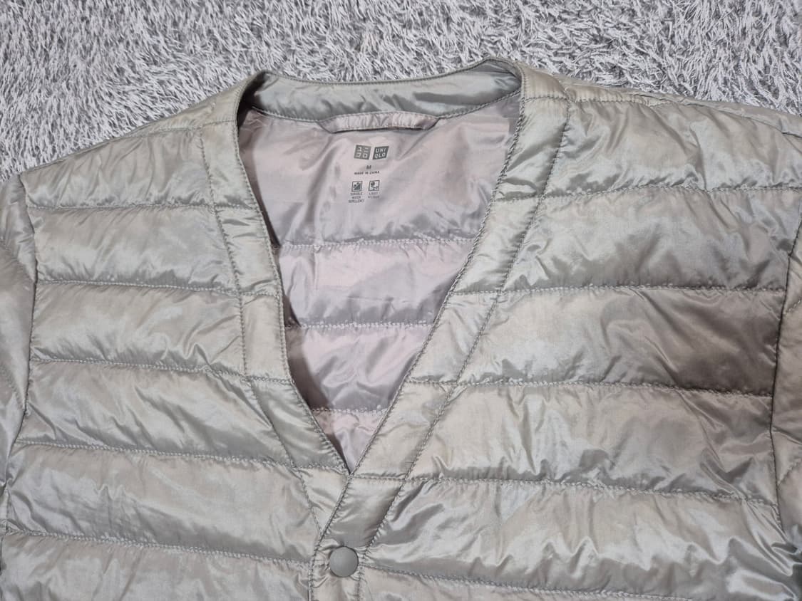 유니클로 남성 브이넥 경량 다운 패딩 L 상품이미지2