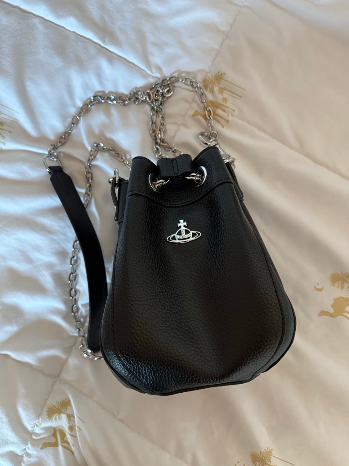 비비안웨스트우드 크리스 스몰 버킷백 블랙 상품이미지1