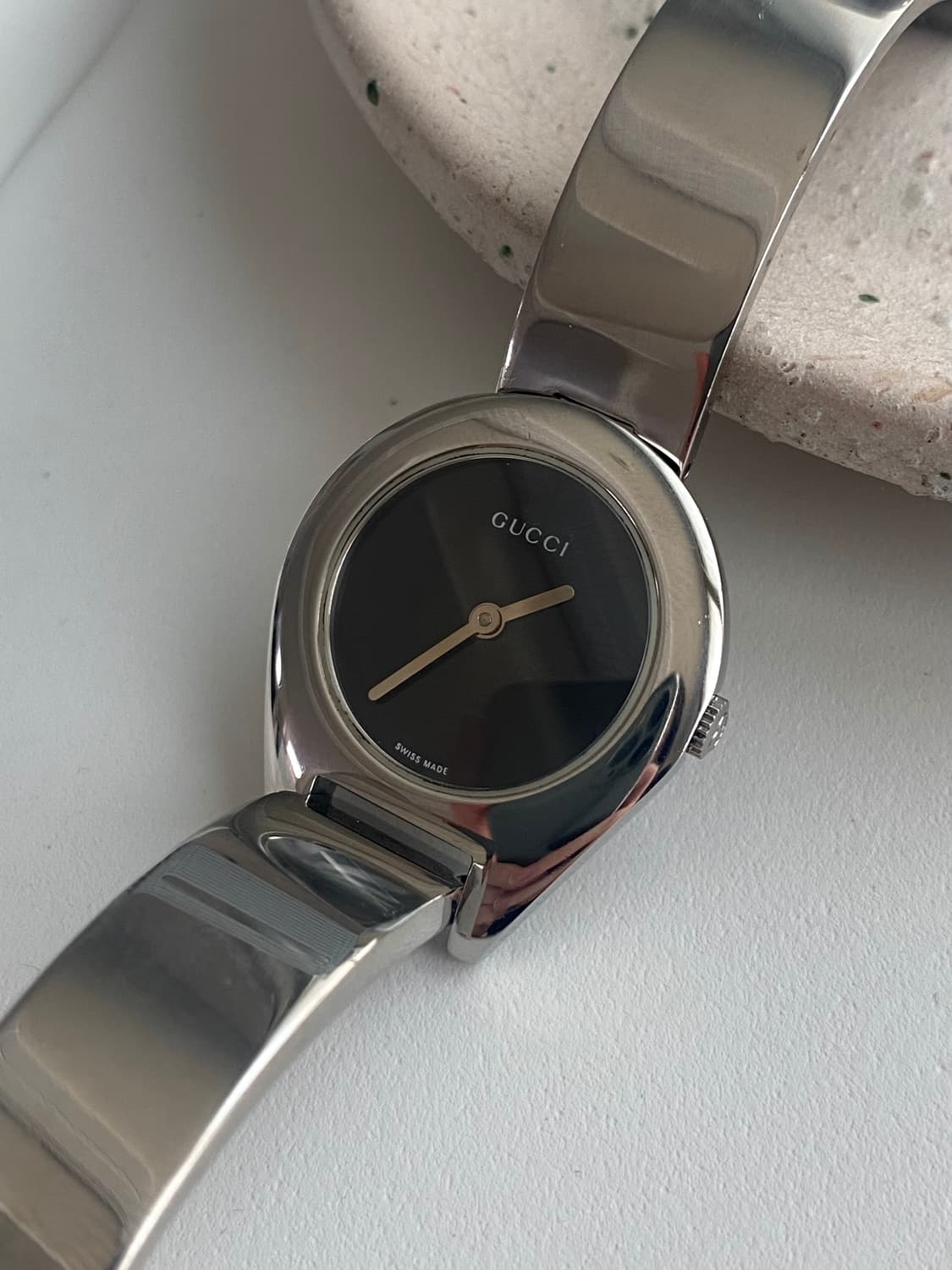 Gucci 구찌 블랙 다이얼 실버 뱅글 워치 상품이미지2
