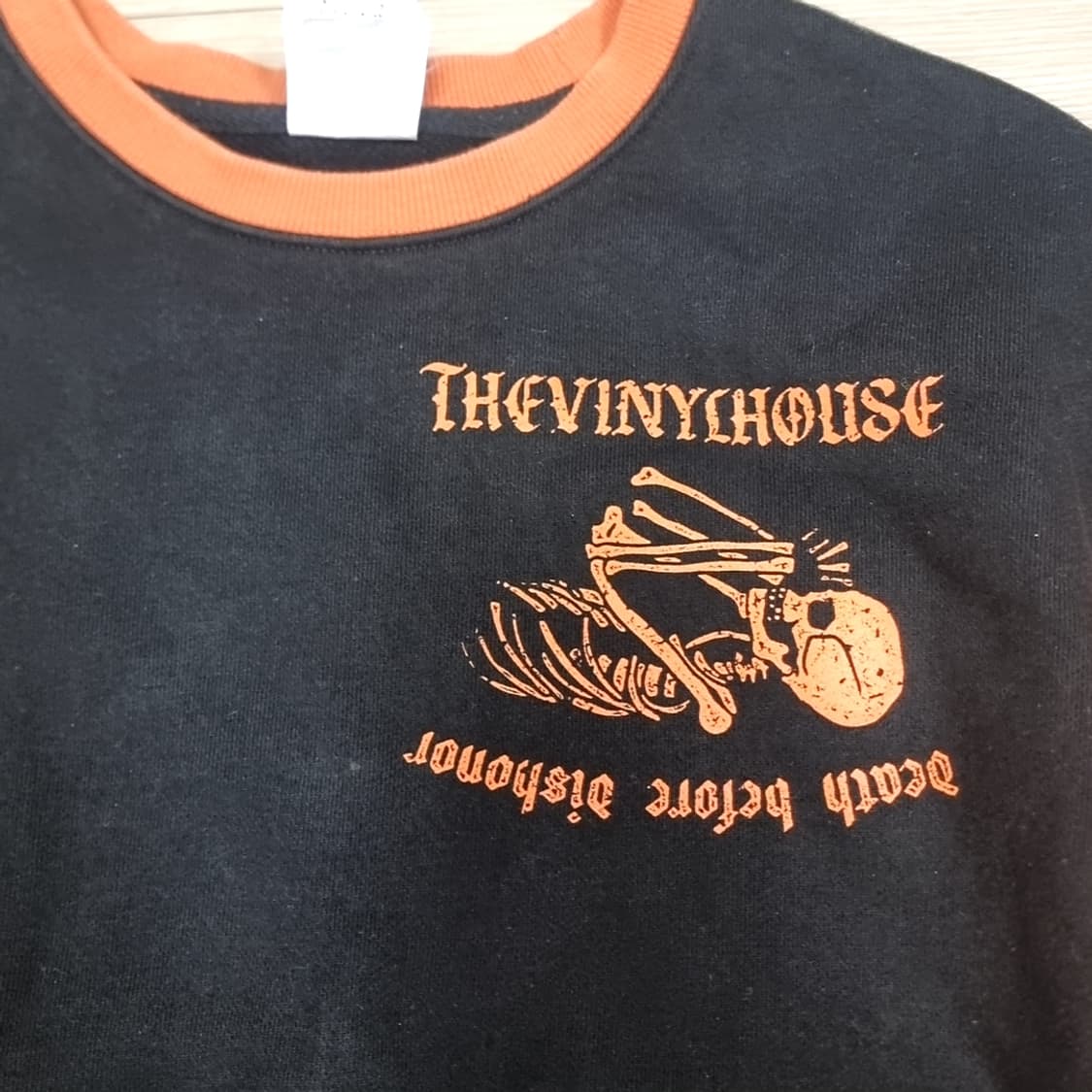 THEVINYLCHOUSE 블랙/오렌지 맨투맨 티셔츠(m) 상품이미지2