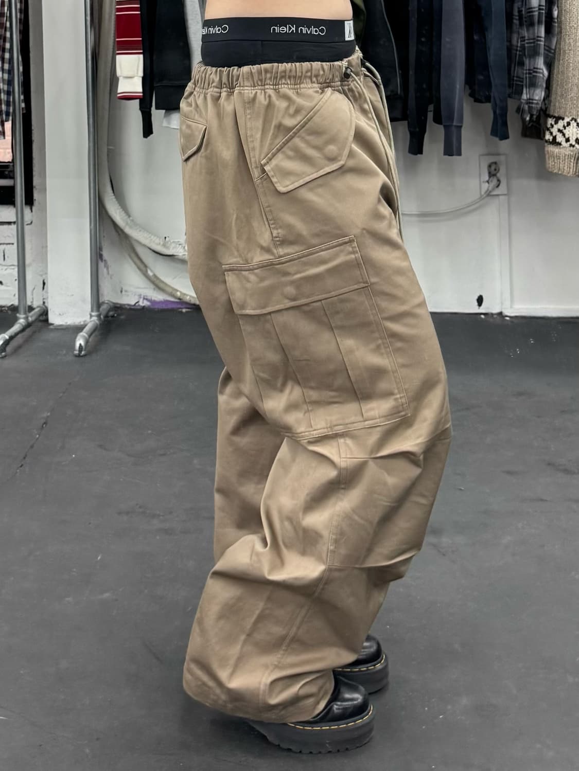 아웃스탠딩 베이지 카고팬츠 상품이미지2
