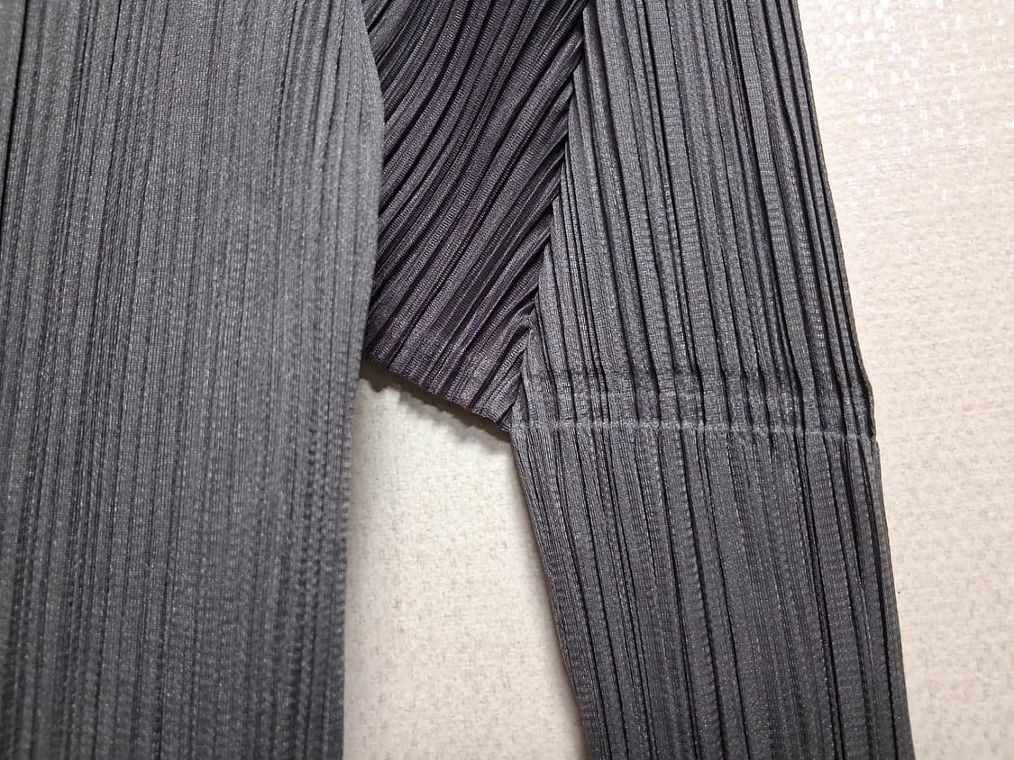 이세이미야케 플리츠플리즈 하이탑블라우스 표기3  55에서77 
원산지 일 상품이미지5