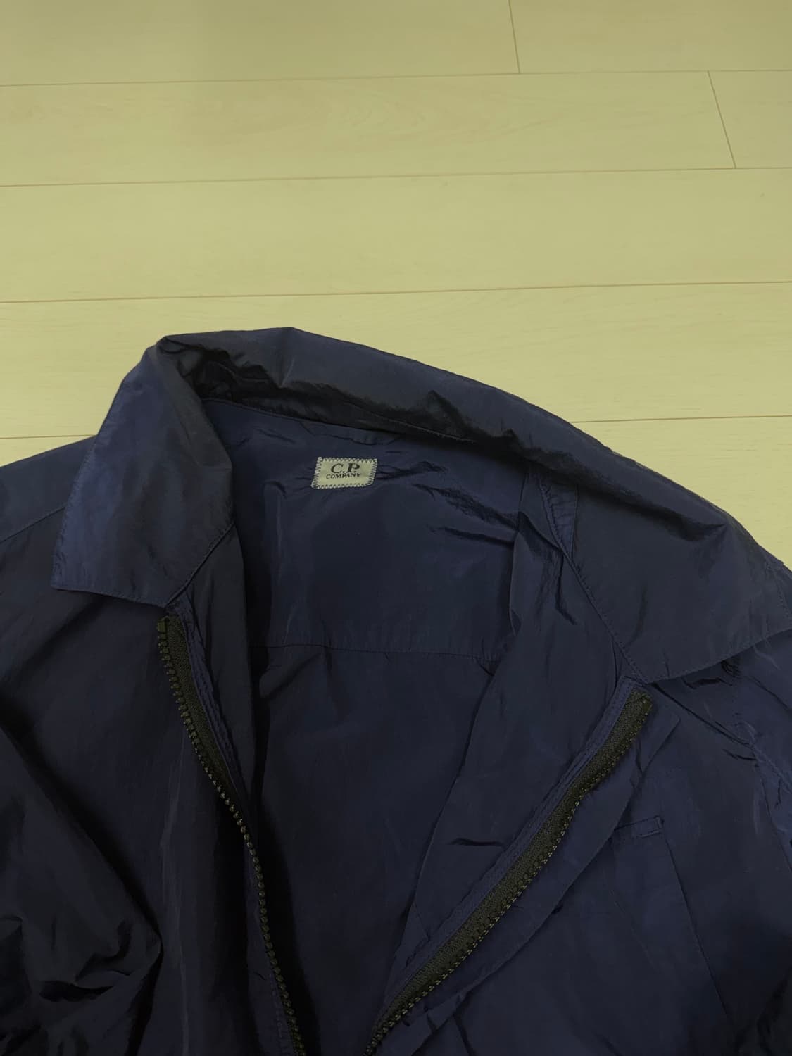 cp컴퍼니 크롬 자켓 L 사이즈   상태 9.0/10  색감이 실물이 진 상품이미지3
