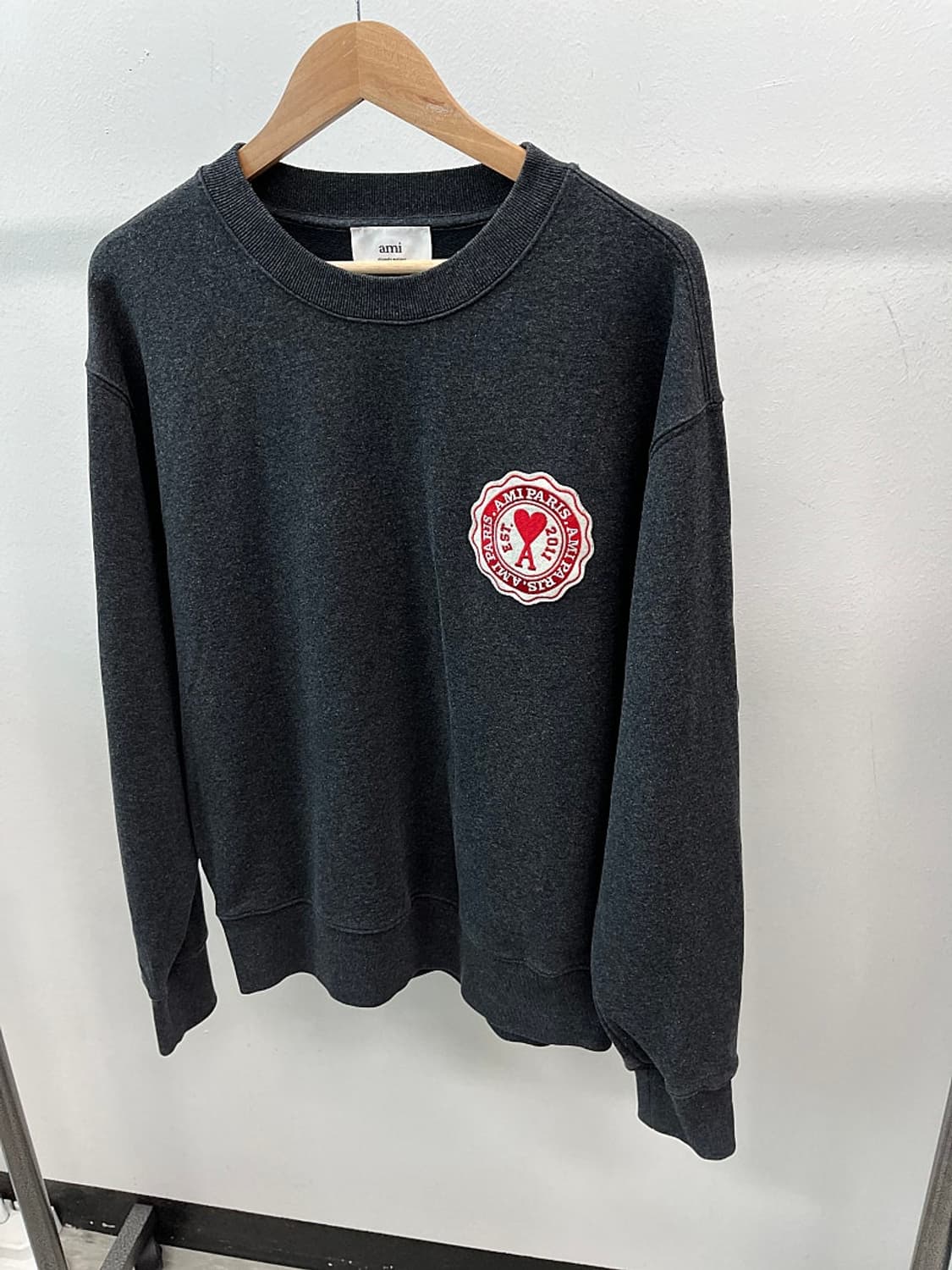 100-105) 아미 하트패치 맨투맨  상품이미지1