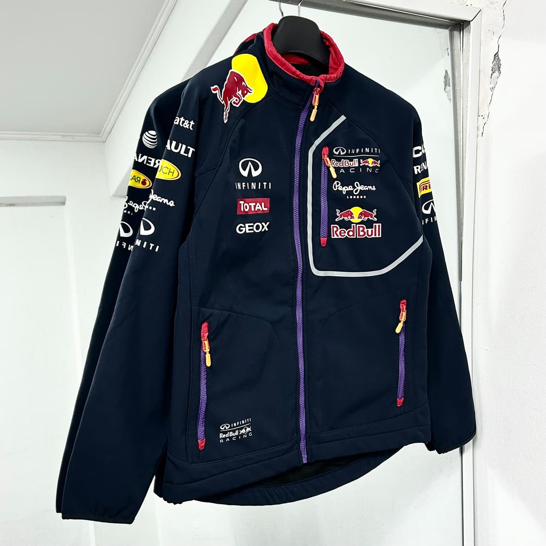 페페진스 레드불 소프트쉘 레이싱 자켓 상품이미지1