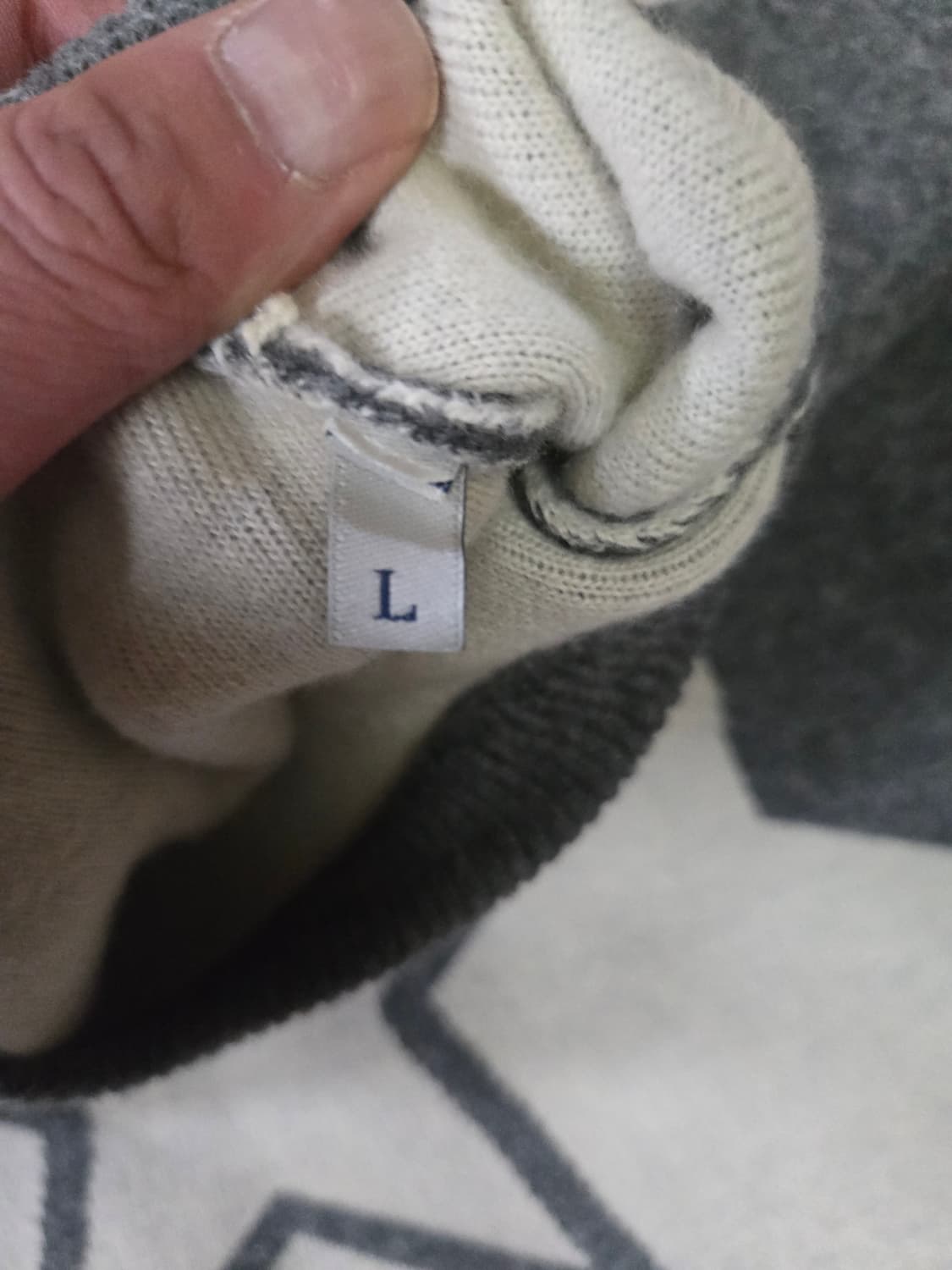 몽클레어 남성 마글리온 트리콧 스타 로고 니트 (그레이)/105사이즈 상품이미지3