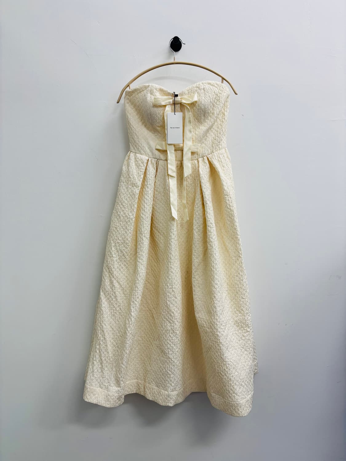 [새 상품] The tis(더티스) 리본 자카드 튜브탑 롱 드레스 상품이미지3