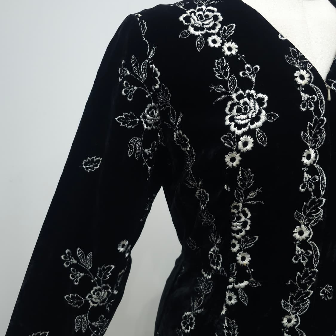 블랙 벨벳 화이트 플라워 자수 원피스 상품이미지6
