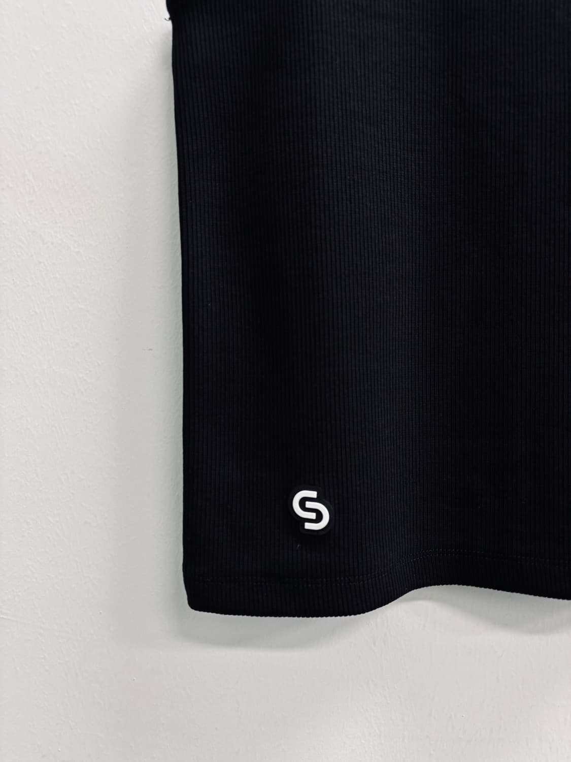 Cerric (세릭) 심볼 로고 골지 민소매 상품이미지4