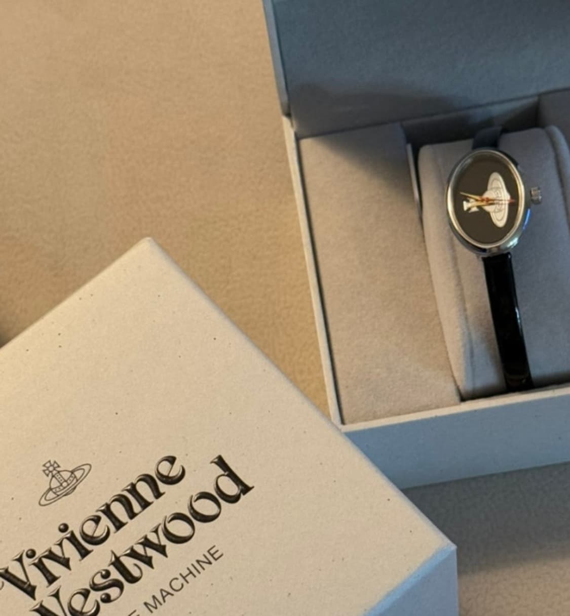 비비안웨스트우드 메달 시계 상품이미지2