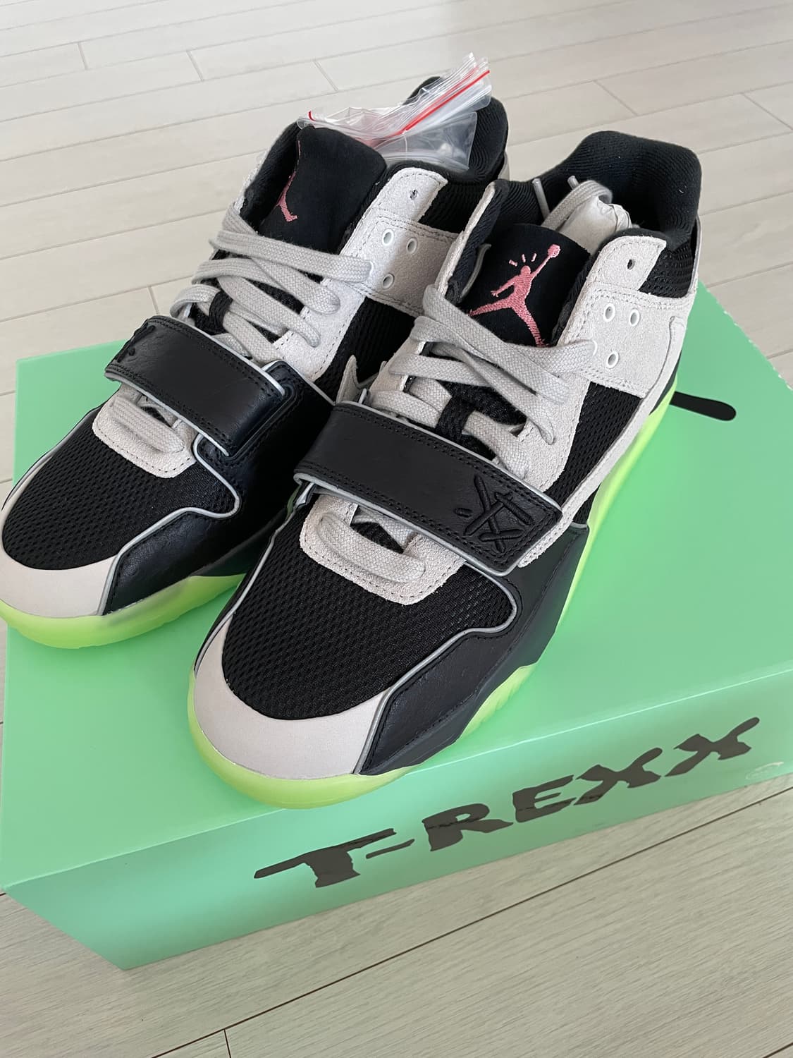 조던 x 트래비스 스캇 x 체이스 B 점프맨 잭 TR 블랙 나이트 실버 상품이미지1