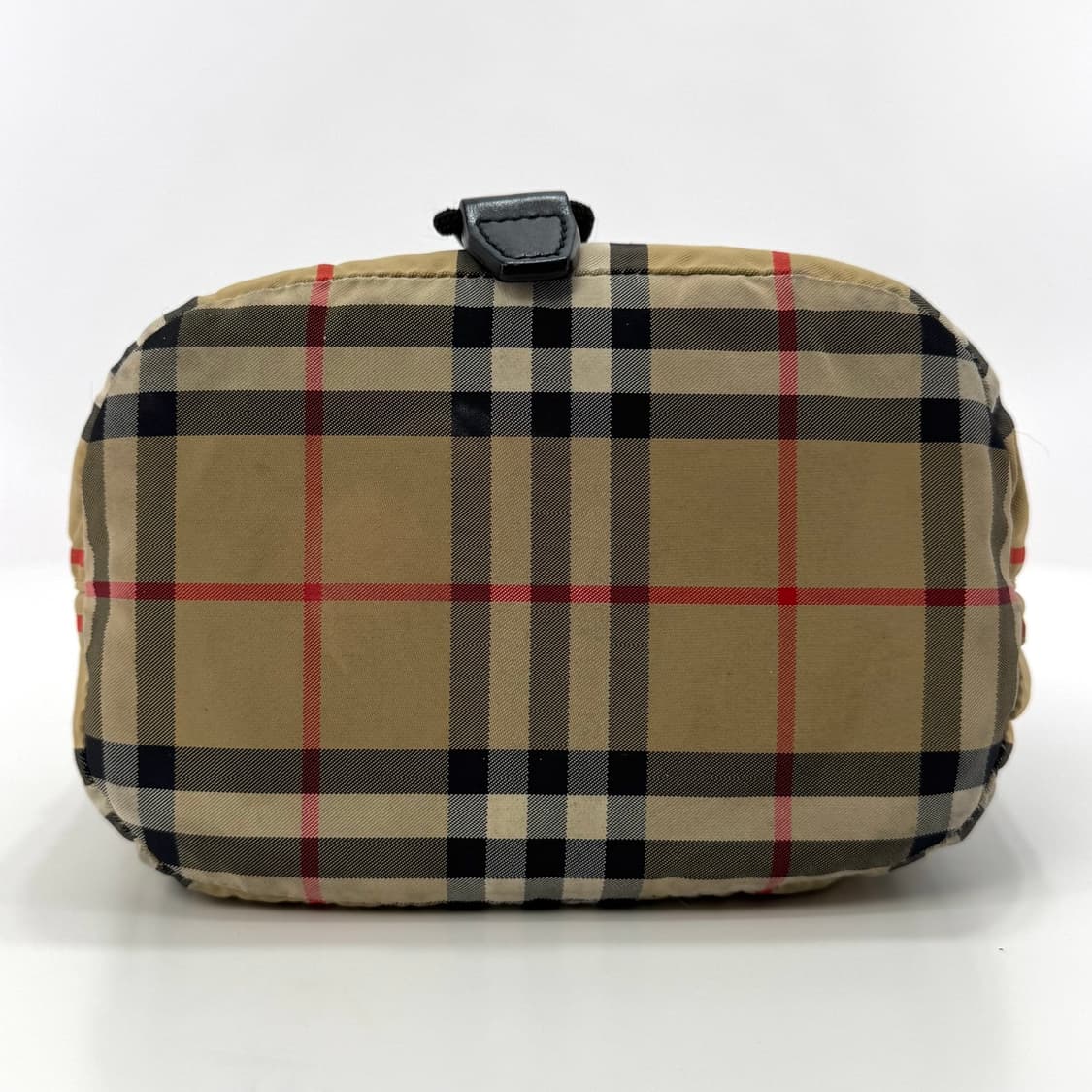 버버리 포이베 버킷 파우치 베이지 (8026737) 상품이미지6