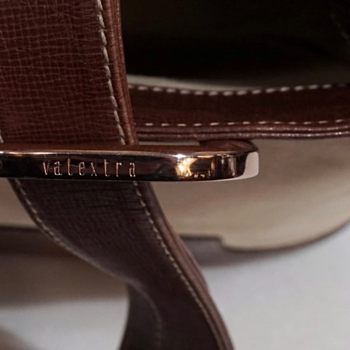 발렉스트라 빈티지 레더 스트랩 숄더백 상품이미지5