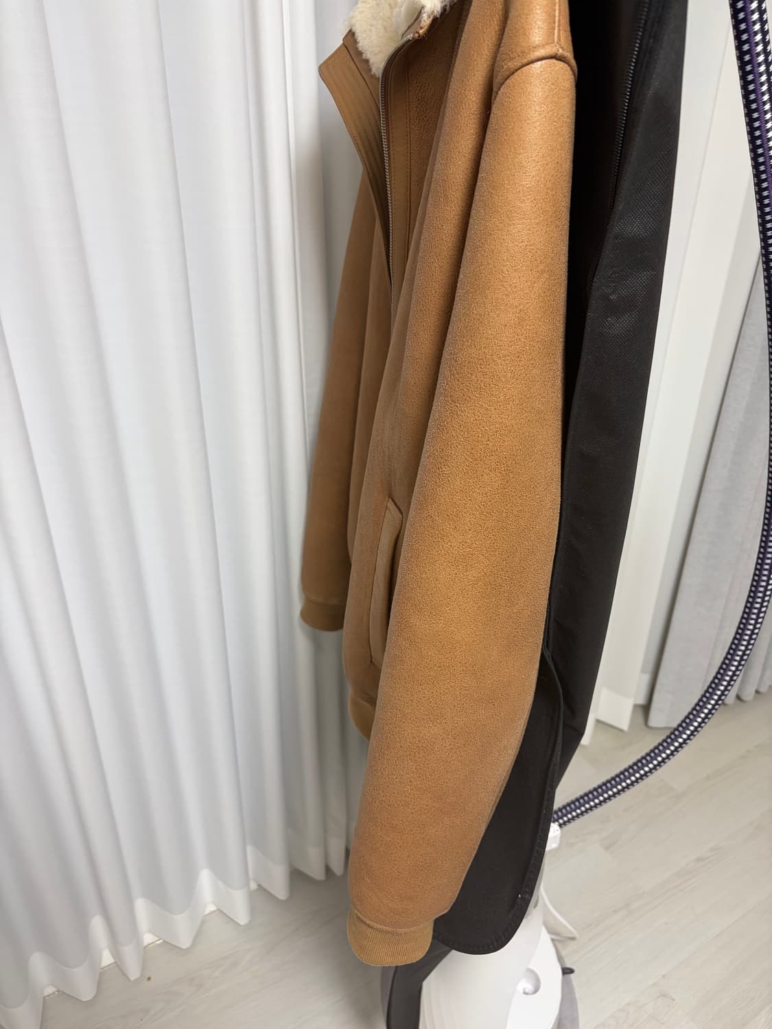 COS 무스탕 시어링 보머 자켓 L(105-110) 실측 참조 상품이미지9