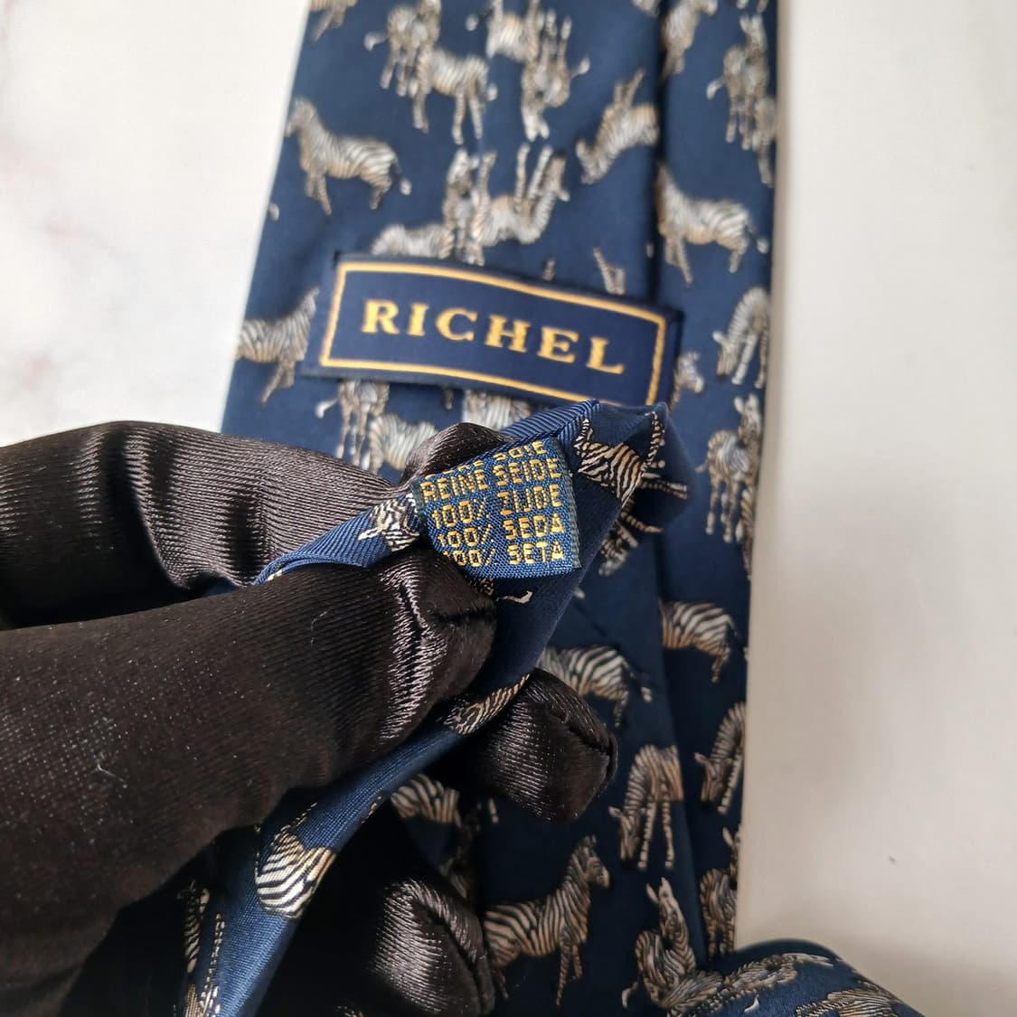 리첼 실크 네이비 얼룩말 모티브 넥타이 9.2cm A+등급 G17
 상품이미지9