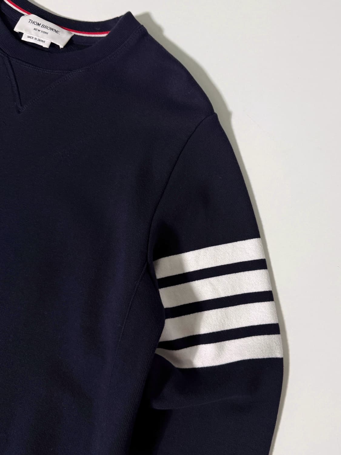 톰브라운 네이비 4바 클래식 스웻 셔츠 상품이미지2