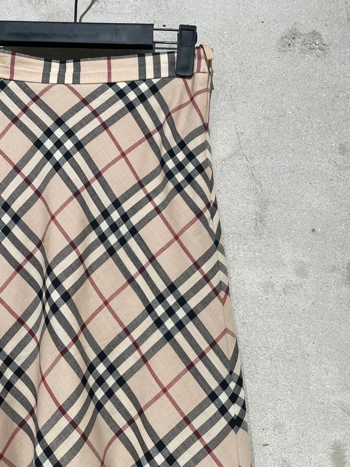 버버리 베이지 노바체크 미디스커트 상품이미지3