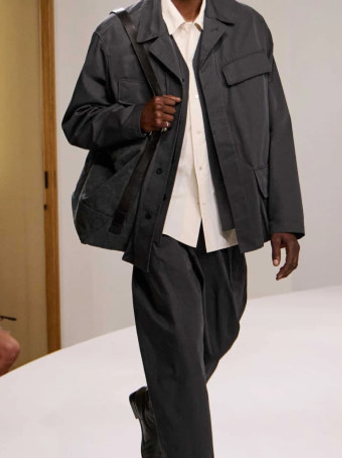 제니 착용 제품 신상 명품 르메르 벨트백 팔아요 belted 토트백 코튼 상품이미지7