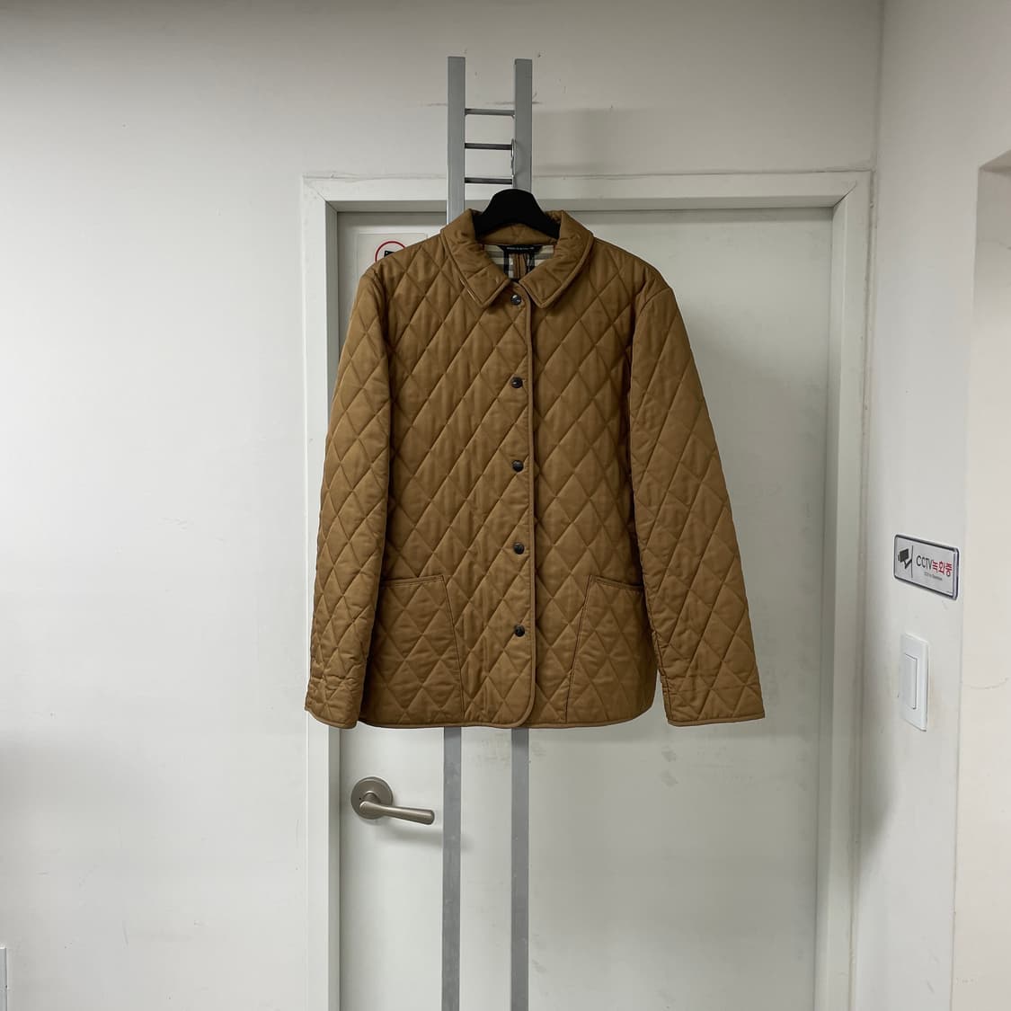 버버리 퀄팅 자켓 - 상품이미지1