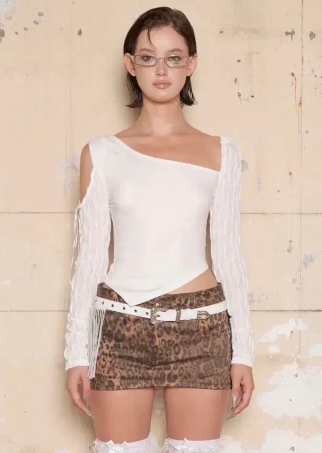 hillda 힐다 컷아웃 웨이브 슬리브탑 상품이미지1