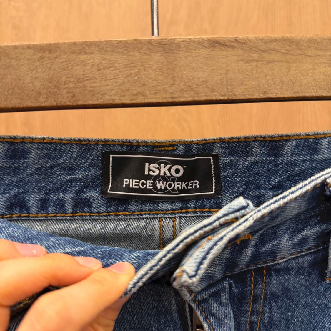 피스 워커 X 이스코 워싱 데님 팬츠 로고 패치 디테일 레귤러핏 중청 상품이미지7