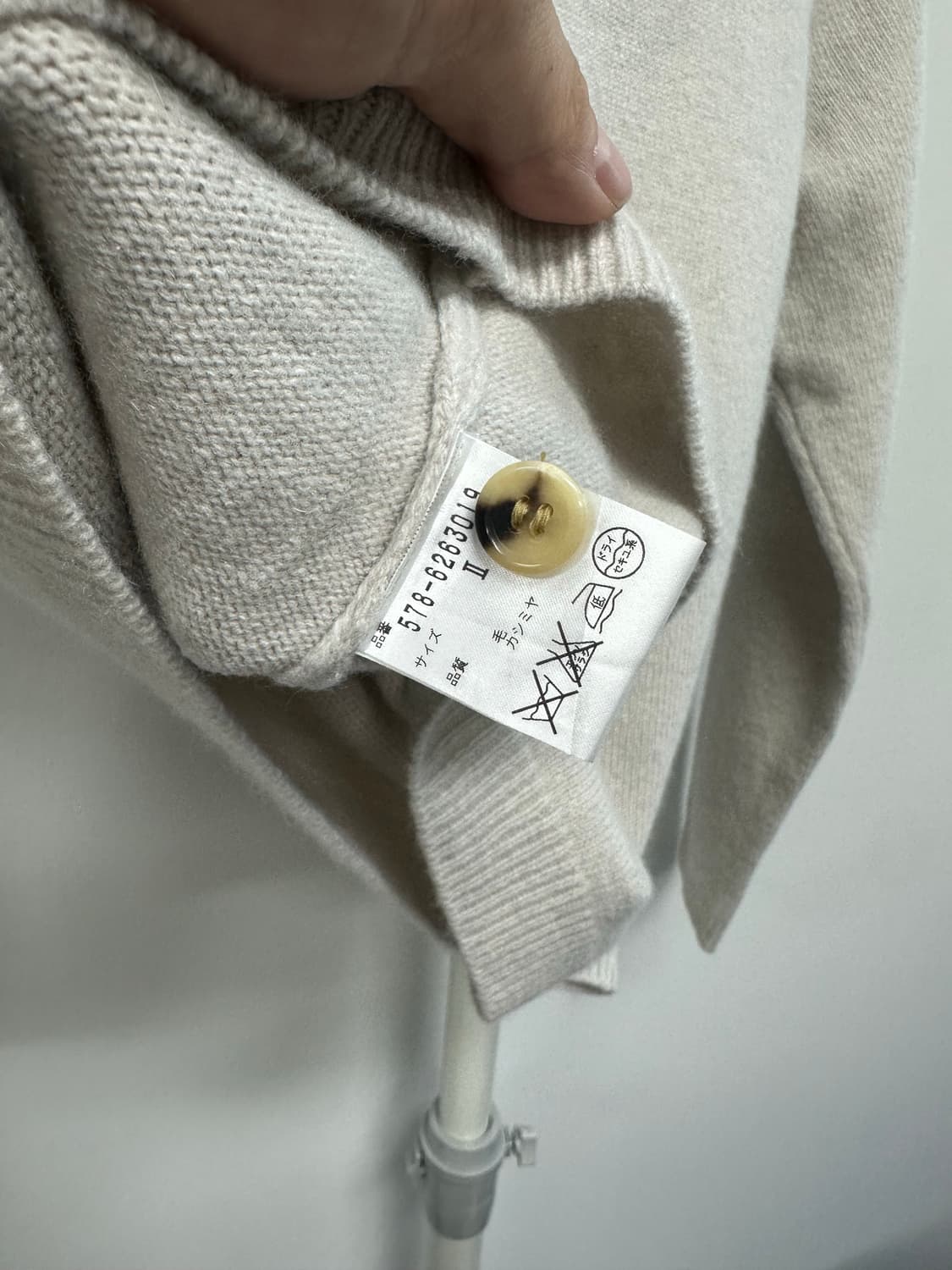 마가렛호웰 버튼 디자인 울 캐시미어 니트 상품이미지6