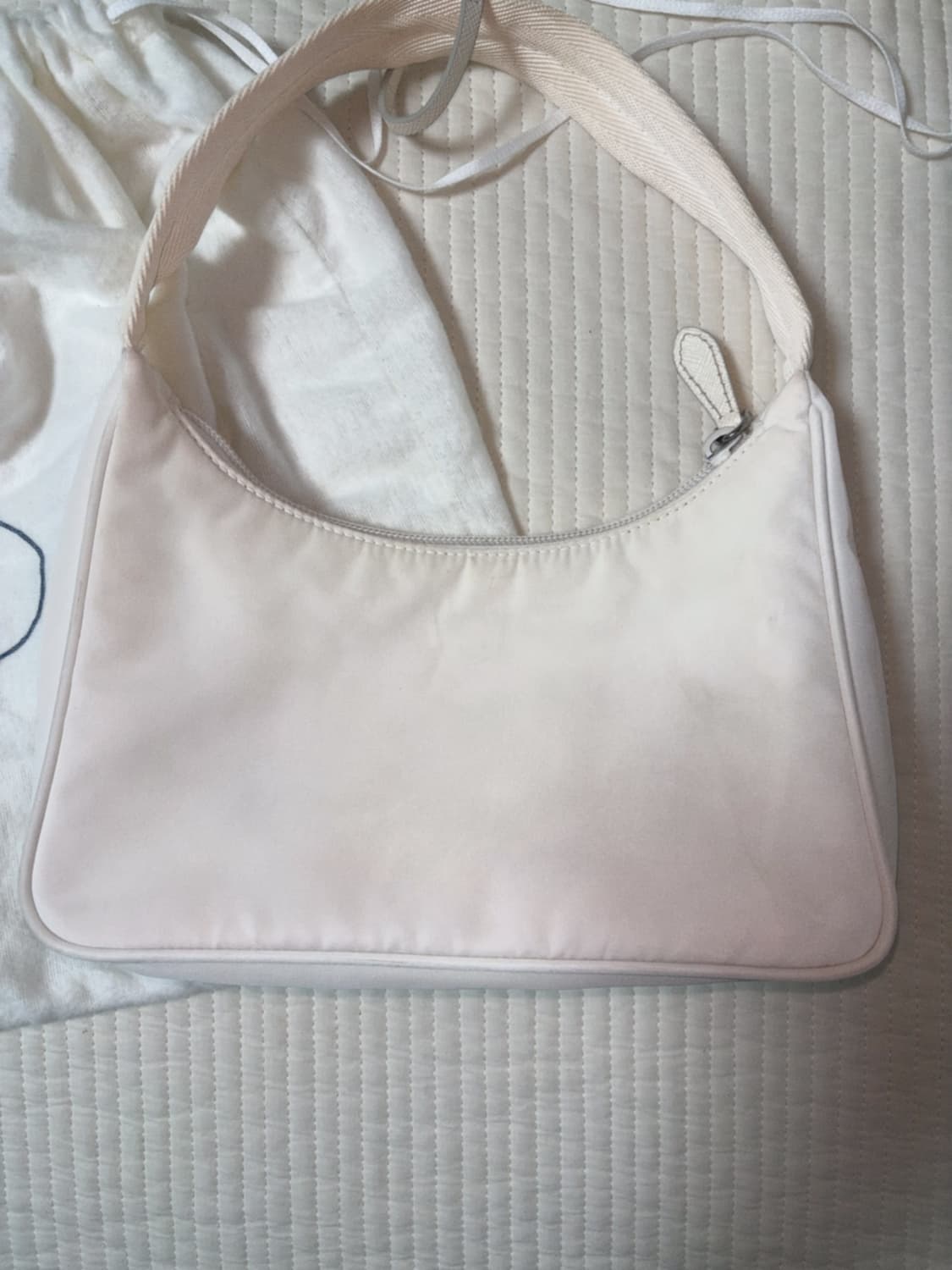 프라다 리나일론 호보백 화이트 상품이미지4