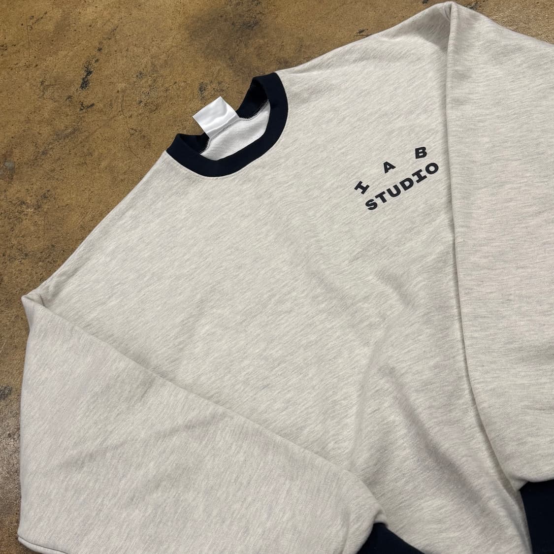 아이앱 스튜디오 맨투맨 상품이미지1