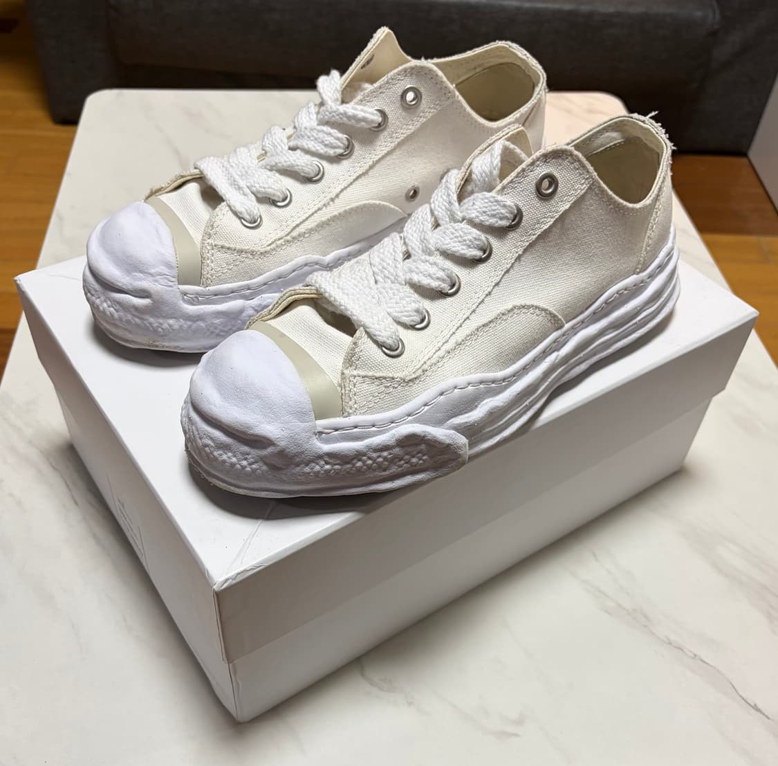 메종 미하라 로우탑 스니커즈 상품이미지1