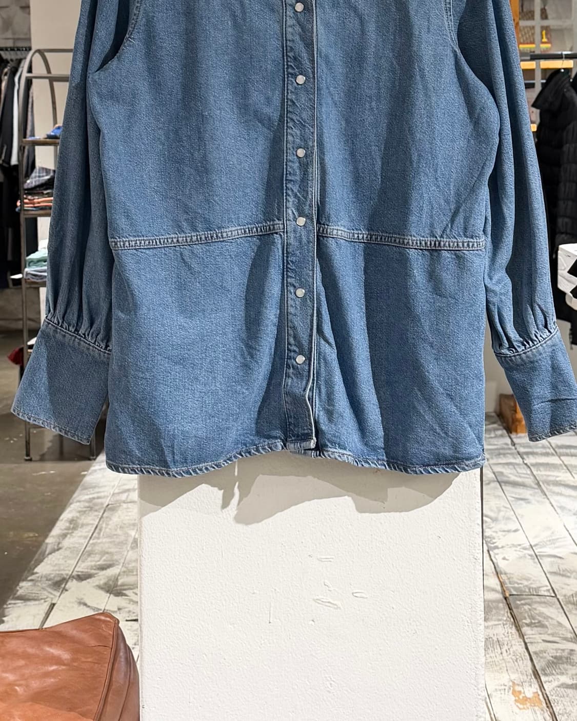 가니 중청 백 큐빅 로고 데님 셔츠 자켓 상품이미지6