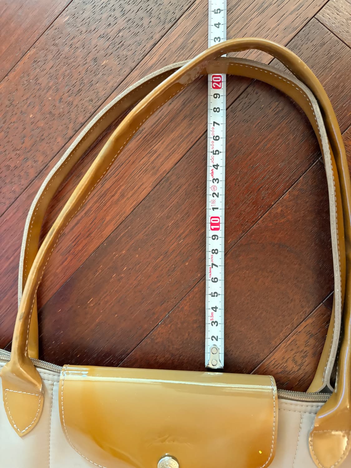 Longchamp 롱샴 베이지 에나멜 숄더백 상품이미지4