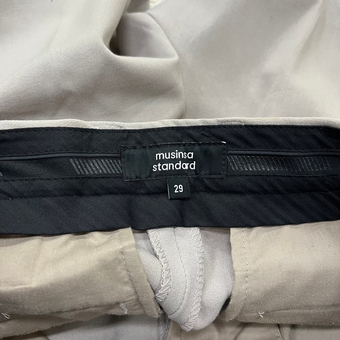 [29] 무신사스탠다드 라이트웨이트 테이퍼드 밴딩 크롭 슬랙스 4013 상품이미지7