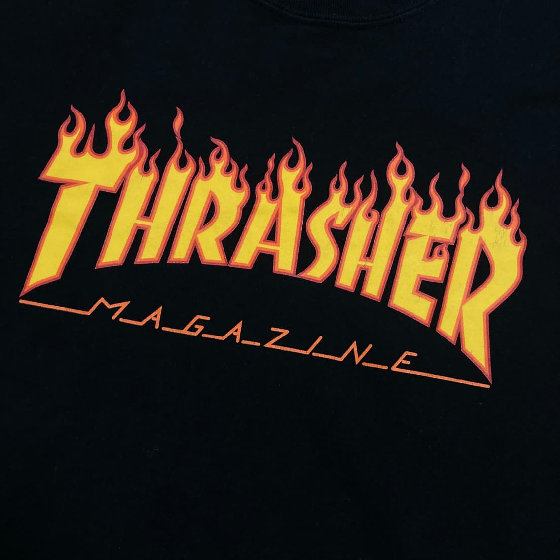 트래셔 스펠아웃 빅로고 블랙 반팔티 상품이미지2