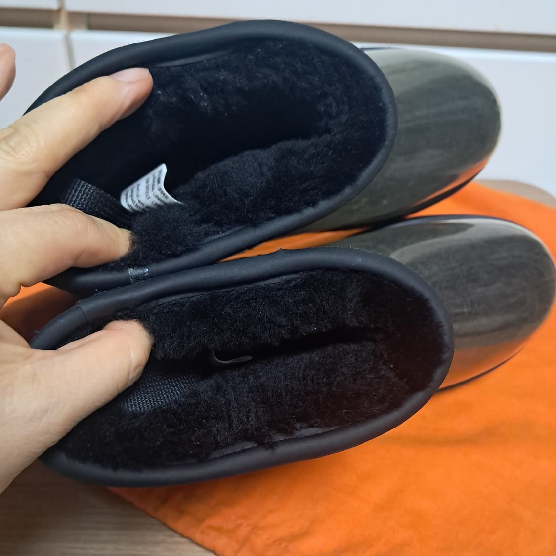 UGG 어그 클리어 부츠 블랙 US7 (230~발볼 좁은240) 상품이미지6