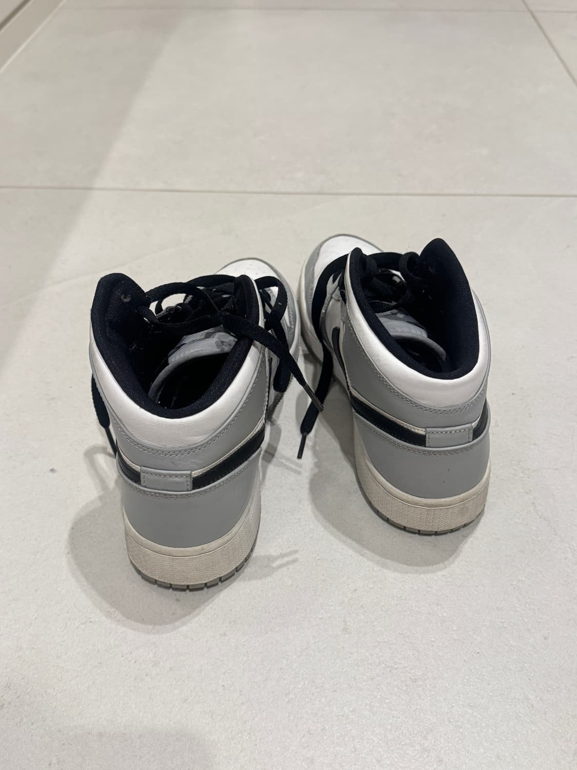 조던 1 미드 라이트 스모크 그레이 상품이미지4