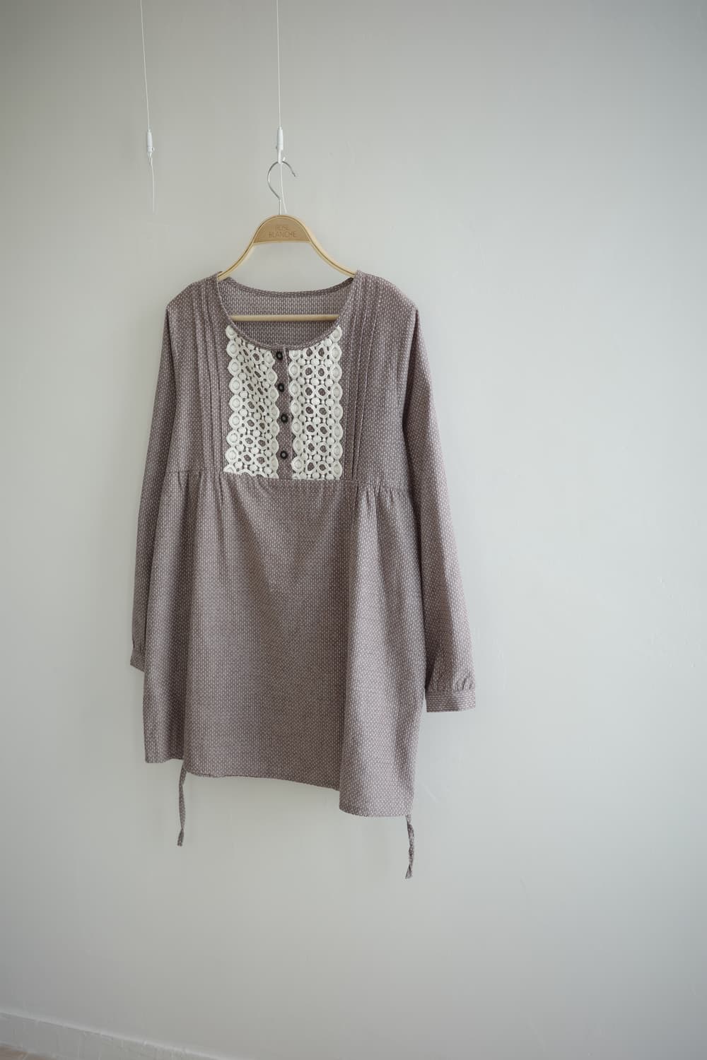  연브라운 작은 도트 핀턱 원피스 상품이미지1