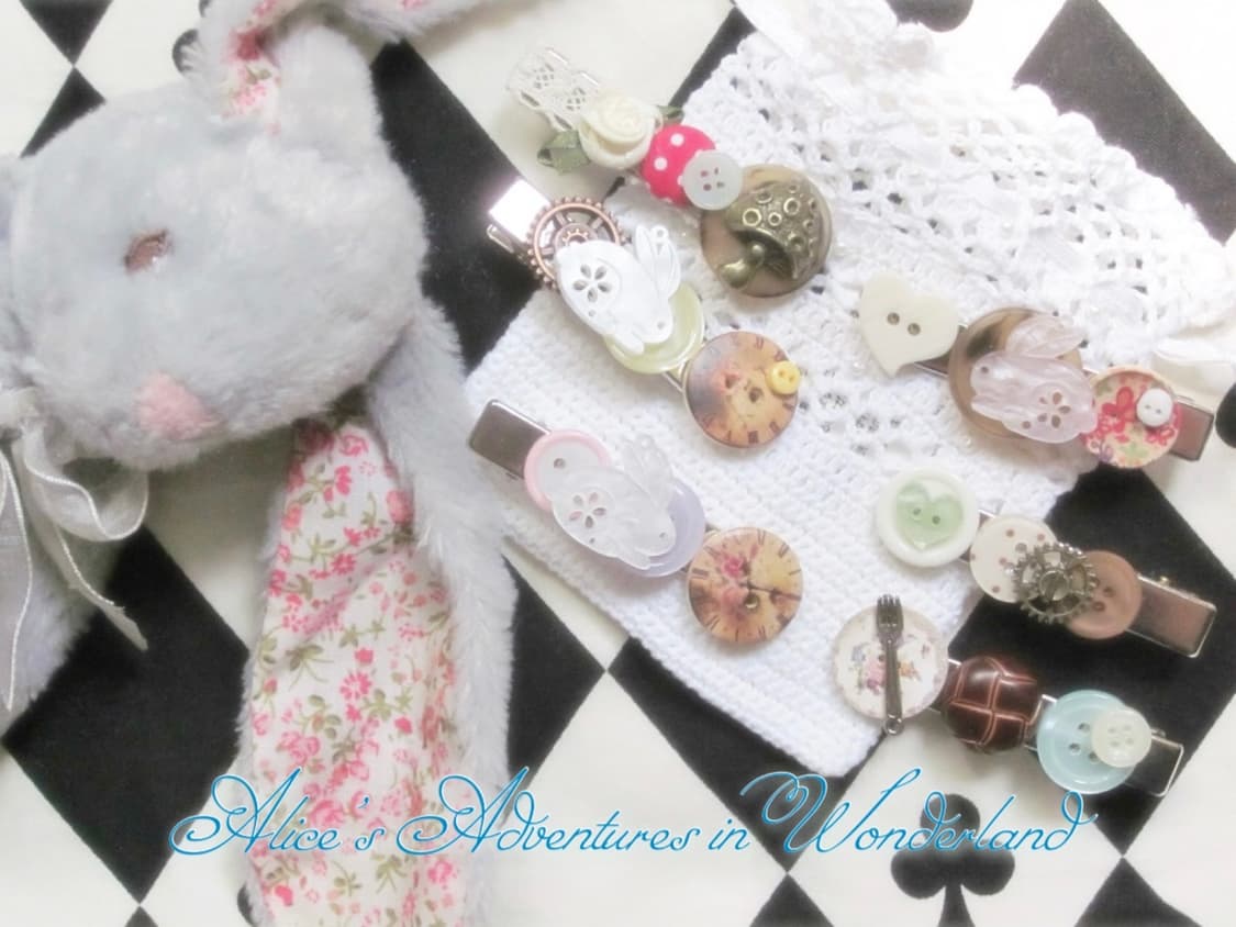 앨리스 시계토끼 단추핀 상품이미지1