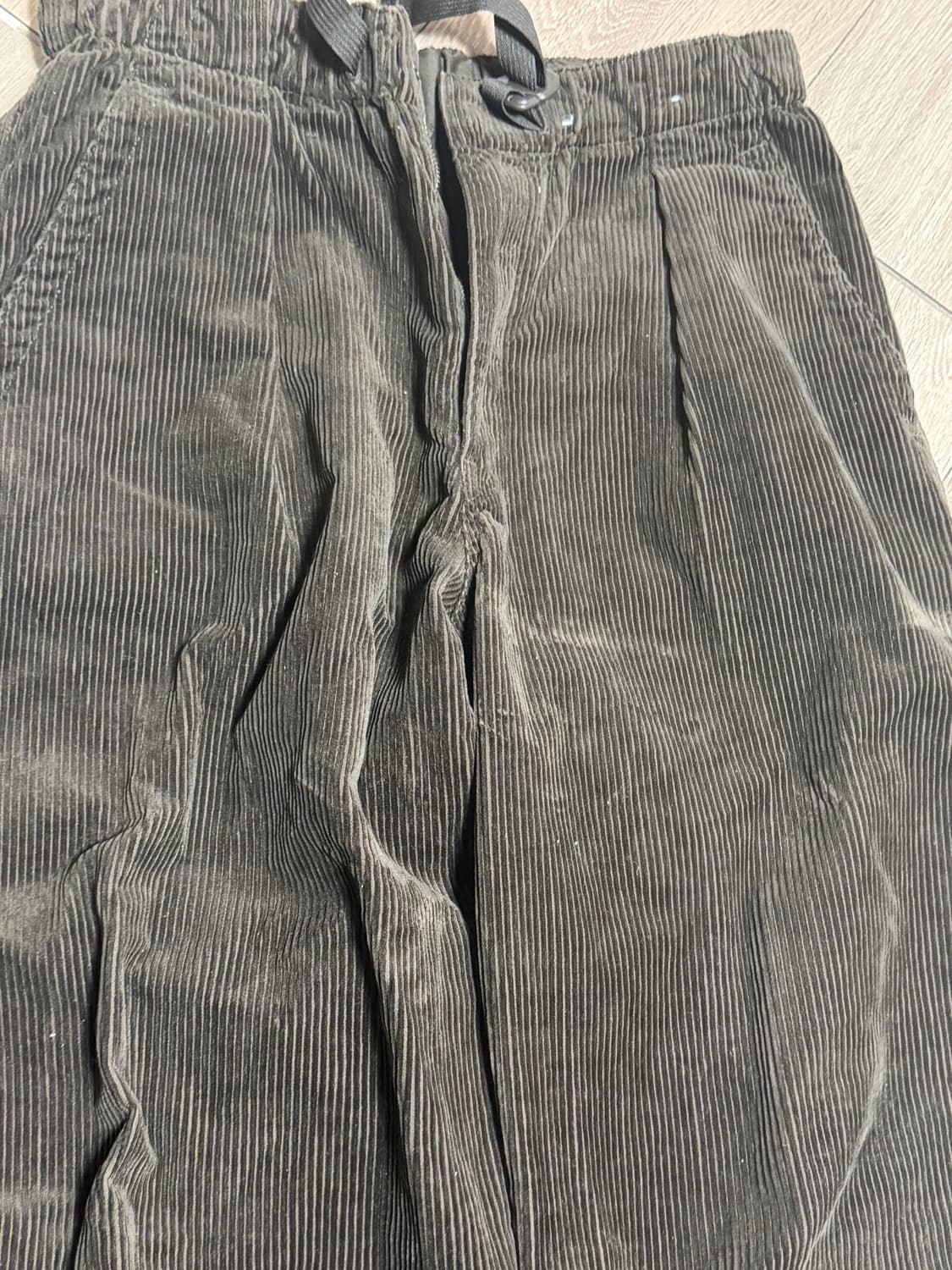 유니클로 U 코듀로이 턱 와이드 팬츠 상품이미지2