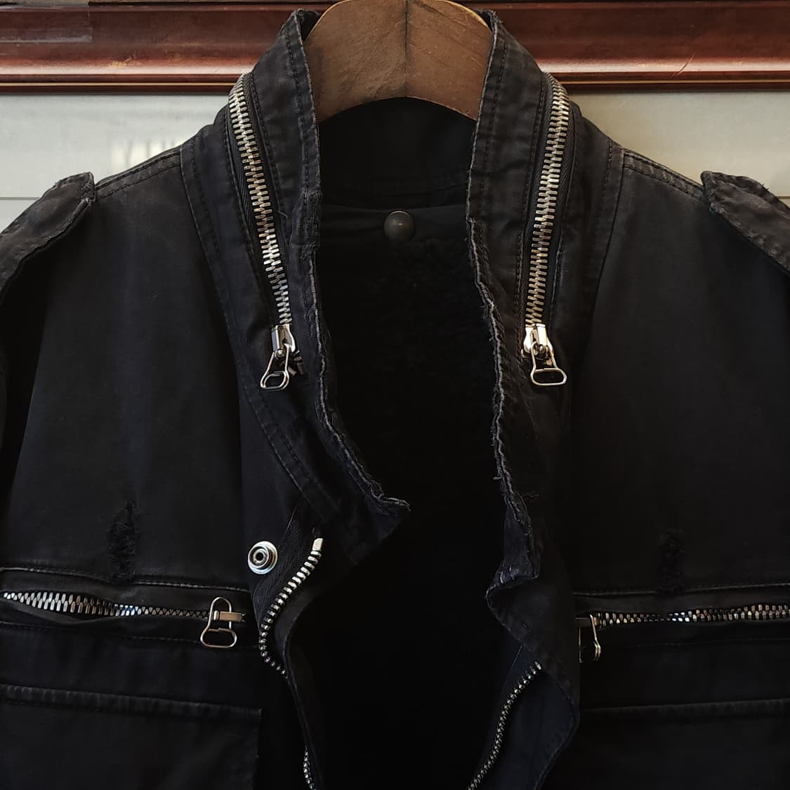 발망 무스탕 밀리터리 필드자켓 블랙 발망 데카르넹 52 상품이미지4