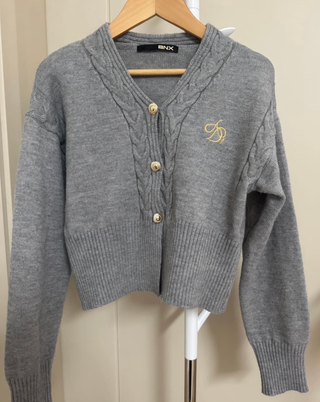 BNX 자수로고 반크롭 가디건 상품이미지1