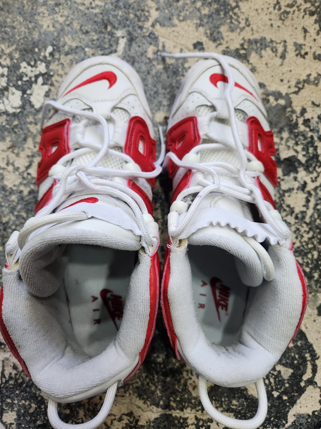 나이키 업템포 에어모어 불스 260mm

 상품이미지3