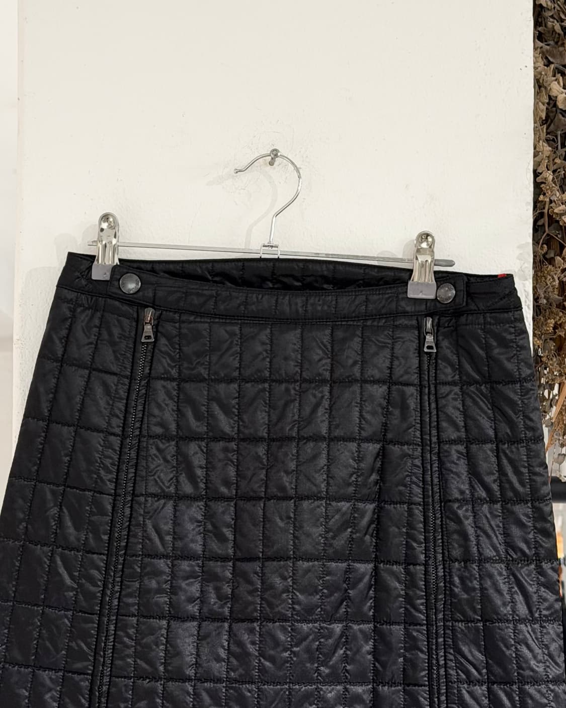 프라다 블랙 퀼팅 패디드 미디 스커드 상품이미지2